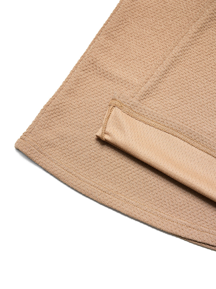 Pantalon féminin texturé à l'évassement naturel décontracté décontracté.
