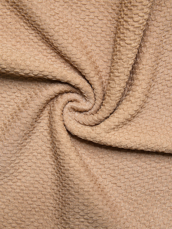 Pantalon féminin texturé à l'évassement naturel décontracté décontracté.